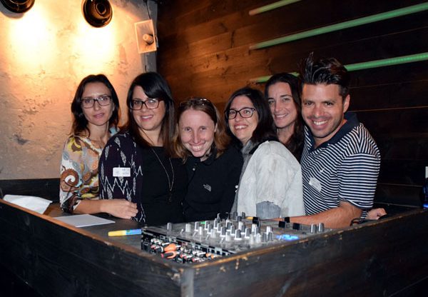 מימין: כפיר מלכה, מנהל אגף פתרונות דיגיטל ו-UX במטריקס, עם הדוברות המרכזיות במפגש, ממטריקס - סיוון קדמי, ראש צוות תוכן; מיכל שטיין-דפנא, ראש צוות ממשק משתמש; אנה בלום, יועצת ממשק משתמש בכירה; נוי שופן, מעצבת UX; ולימור מושקוביץ, מנהלת פעילות Matrix experience