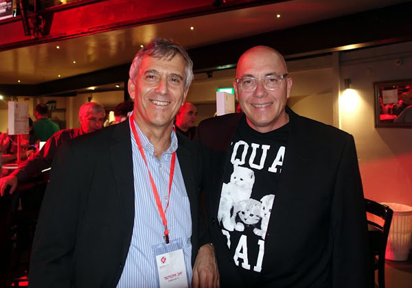 מימין: אבי כוכבא ויואב אינטרטור, ה-CTO של חטיבת הטכנולוגיה של בנק הפועלים