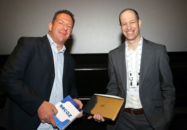 מימין: יריב דולב, מנהל פריסייל ושירותים מקצועיים לאזור EMEA בסייבר ארק; ואופיר זילביגר, מנכ"ל SECOZ