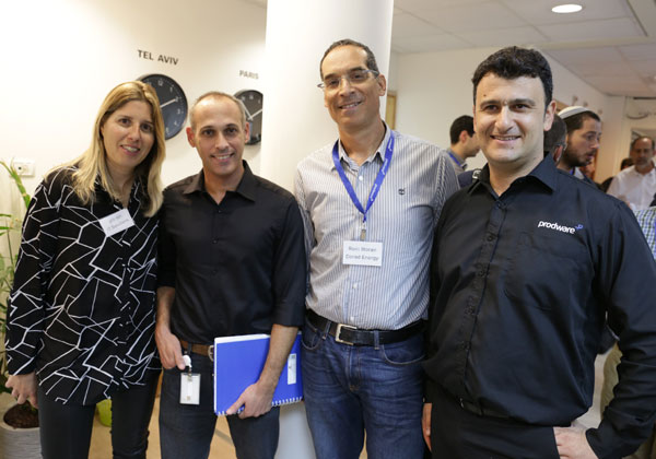 מימין: יוסי חיימוב, מנכ"ל Prodware ישראל; רוני מורן, מנמ"ר דוראד; ארז איצקוביץ', מנהל קבוצת הפתרונות העסקיים Dynamics במיקרוסופט ישראל; ותמי זיתן, מנכ"לית משותפת של IT Solutions