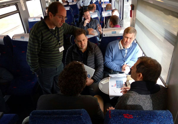 יזמים ומשקיעים במהלך הנסיעה הבוקר (ג'). צילום: יח"צ