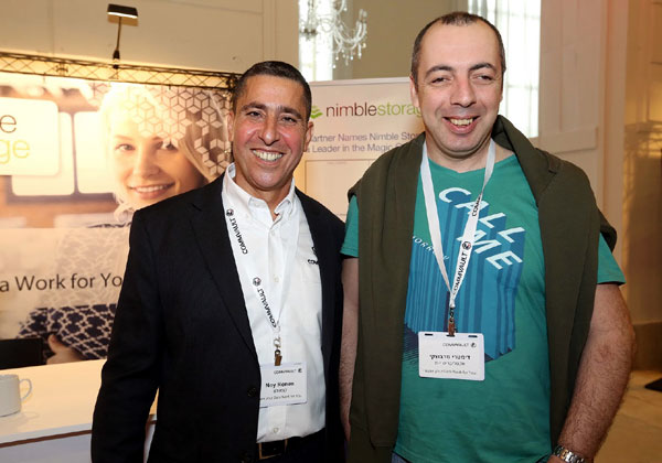 מימין :דימיטרי מרבוצק מאקס ליבריס ורונן נוי, סמנכ"ל מכירות בקומוולט ישראל