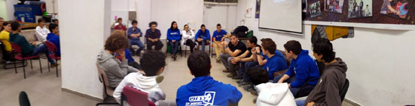 נציגי קבוצת ראונד רובין והתלמידים בפעולה