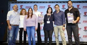 אסף נקש, מנכ"ל דריו מקבוצת Comm-IT, עם צוות בנק לאומי, שזכה באלוף האלופים