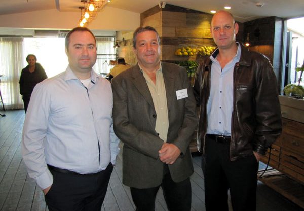 מימין: אמיר הראל, סגן מנהל בחטיבת מוצרי התוכנה של מטריקס; אמנון פרוינד, מנהל המגזר הפיננסי בסאפ ישראל; ותומר שטיינברג, מנהל תחום אנליטיקה בסאפ ישראל