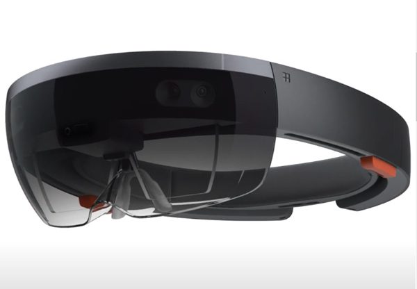ה-HoloLens, קסדת המציאות הרבודה של מיקרוסופט, בגרסתה הראשונה. צילום: יח"צ