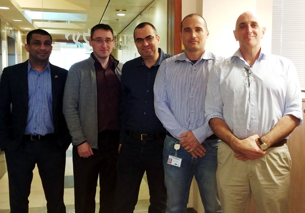 משמאל: אלש מיסטרי, יועץ בכיר לפתרונות TIBCO Jaspersoft; בוריס מרגולד, מנהל מוצרי BI ביעל תוכנה; עידן נוי, מנהל אגף Business optimization ביעל תוכנה; חגי אופיר, מנהל מכירות ביעל תוכנה; דיוויד קמבל, מנהל ערוצי שותפים ב-TIBCO Analytics לאזור EMEA