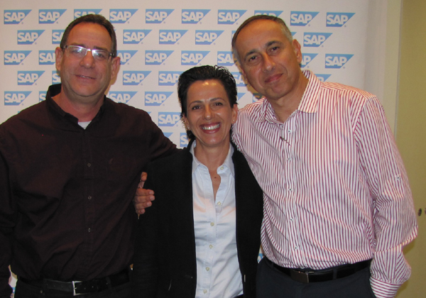 מימין: איציק ידיד, מנכ"ל זיו מערכות; סתוית נבון, מנכ"לית סאפ ישראל; וירון ברוך, סמנכ"ל בזיו מערכות