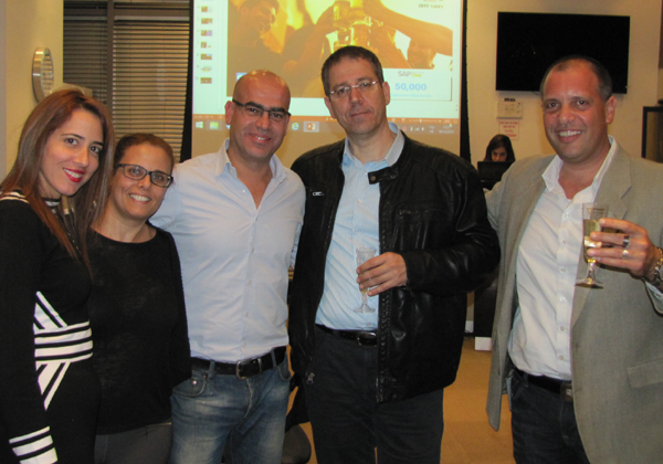 מימין: גדי רחלזון, מנהל פעילות SAP Business One בסאפ ישראל; שמעון אמויאל, מנכ"ל אבנט; רמי מנחם, סמנכ"ל GB בסאפ ישראל; נעמי טולדנו, אבנט; ונירה חקאק, מנהלת שותפים עסקיים SAP Business One