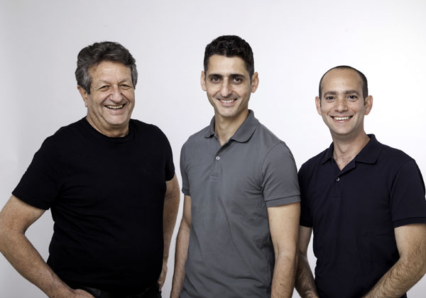 מימין: עידו מנור, מנכ"ל Lighthouse; ששי גבע, שותף ומשקיע; ועמוס טלמור, יו"ר Lighthouse. צילום: רוני פרל