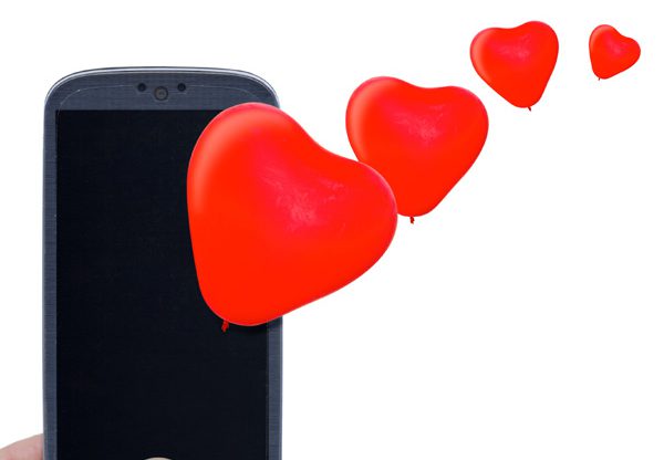 יש מי שמחכה לכם בוולנטיין - הסמארטפון. תבלו. אילוסטרציה: BigStock