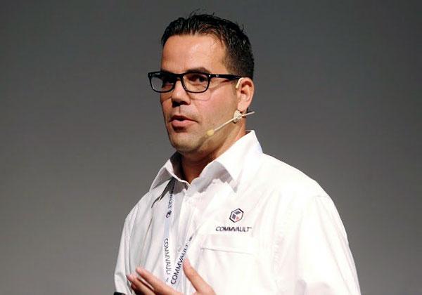 יוסי אשכנזי, מהנדס מערכות בכיר בקומוולט ישראל, שהעביר את ההדרכה