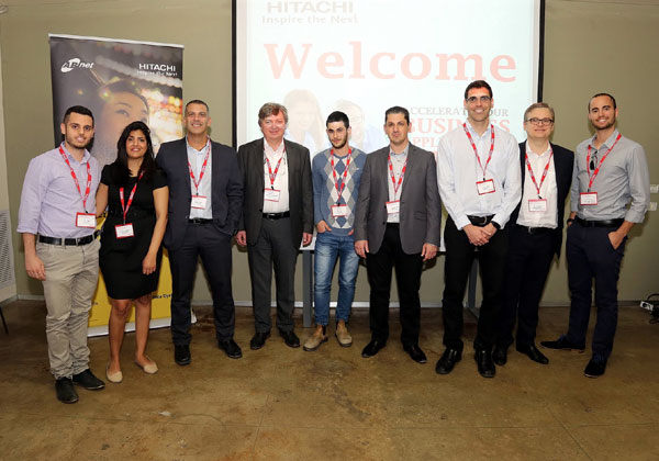 חלק מצוות HDS ישראל. מימין: אביתר לוי, מהנדס מערכות; ד"ר לוק ווינקלמן, מוביל פתרונות סאפ לאזור EMEA ב-HDS העולמית; אריק מורנו, פריסייל Cloud Specialist; אלי ביטון, מנהל הפריסייל; גיא אזוב, מהנדס מערכות; יאנוס הורוואת', מנהל פתרונות אורקל לאזור EMEA ב-HDS העולמית; אלי משה, מנכ"ל HDS ישראל; אלמוג עוקשי, מתאמת מכירות; ואור לוי , מהנדס מערכות