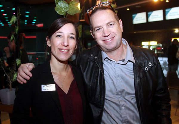 מימין: עמי דננברג, מהנדס מערכות בטלדור; ואפרת בן הרוש, מנהלת שותפים ב-VMware ישראל