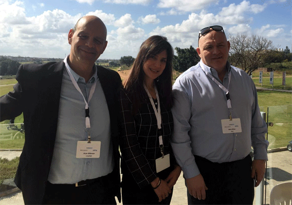 משמאל: אריה גליקמן, מנכ"ל Longsight, משווקת Okta בישראל; נועה קרול-כתר, מנהלת שיווק ומכירות c-CloudLock ישראל; uניקולס מיילס, מנהל שותפים באזור EMEA של Okta