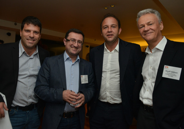 מימין לשמאל: ג׳ף אידסון, סגן נשיא למיזוגים, רכישות ורכישות במאסטרקארד; אנדרש המברגר, מנכ״ל מאסטרקארד ישראל; ח"כ רוברט איליטוב, ישראל ביתנו; ועומר אונגר, נציג מאסטרקארד בישראל. צילום: יח"צ