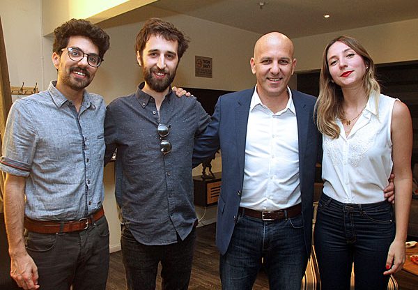 נתי אמסטרדם, מנהל פעילות VMware בישראל, וחברי להקת ג'יין בורדו, שהנעימו את זמנם של הבכירים באירוע