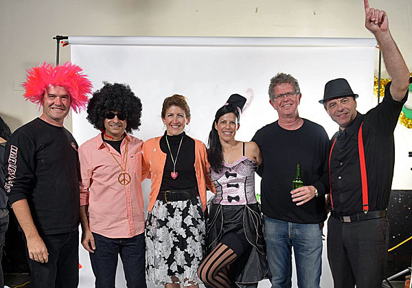 מימין: רומן מיטשל, מנהל חטיבת One1UP; עדי שיין, מנהל חטיבת החומרה והתשתיות של One1; שני אנקוריון, מנכ"לית Xact - חטיבת הסאפ של One1; עו"ד איריס אתגר, יועצת משפטית של הקבוצה; שלי כהן, סמנכ"ל הכספים; ושי אוזון, מנכ"ל One1