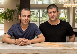 מימין: דור מזרחי וברק שרגאי, מקימי Comedy.com. צילום: יח"צ