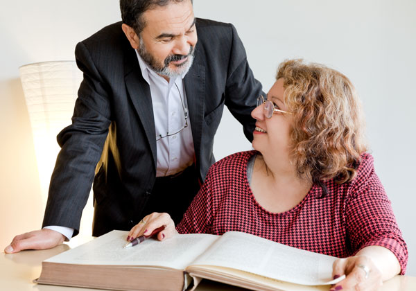 יש דבר הרבה יותר טוב מכסף: חיוך. צילום אילוסטרציה: BigStock