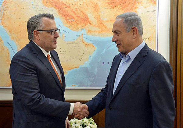 ראש הממשלה, בנימין נתניהו, ויו"ר מועצת המנהלים של מוטורולה סולושנס, גרג בראון. צילום: עמוס בן גרשום, לע"מ