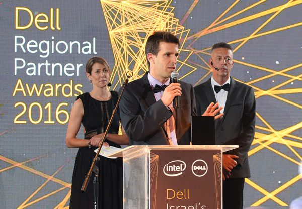 אלדר רטר, מנכ"ל XGlobe מקבל את פרס שותף האחסון המצטיין של דל