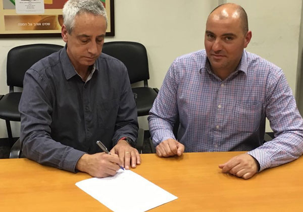 בעז שלו, מנהל חטיבת מערכות שכר ומשאבי אנוש, אוטומציה החדשה; ואבנר מימון, מנכ"ל EMEA בסינריון מערכות. צילום: יח"צ