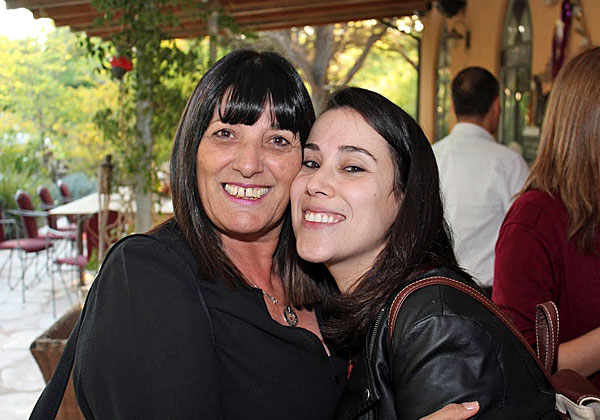 מימין: ליאת מייזלס, מנהלת תחום לקוחות, וסיסי ביטון, מיישמת פיננסית בכירה