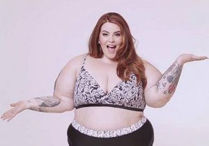 במידה גדולה ומהממת. טס הולידיי. צילום: מתוך המודעה