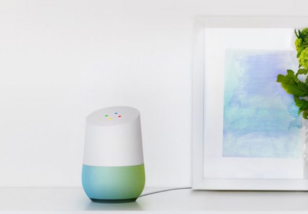 Google Home, מאחוריך. צילום: אתר הבית