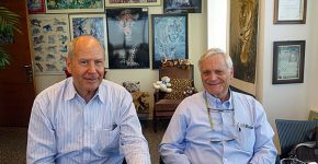 יפתח בן צבי (משמאל, יחד עם מוטי ברנוב, גם הוא לשעבר מבכירי ה-IT בתעשייה האווירית).