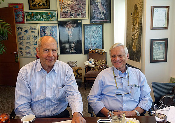 יפתח בן צבי (משמאל, יחד עם מוטי ברנוב, גם הוא לשעבר מבכירי ה-IT בתעשייה האווירית).