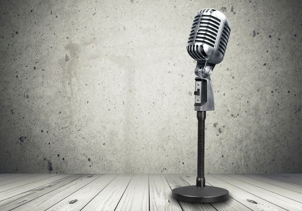 משדרים כאב. פודקאסטרים. צילום: BigStock