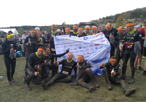 נבחרת ה-C3 Tough Mudder. מימין לשמאל שורה עליונה: אבי בר זכאי, שי גוטמן, יועד דותן, שריג צור, אריה רייכר, טל נתנוביץ', אסף בר, רונית פטר, אלון כהן, יפית אלירז, לירז חכמון, ונורית הורוביץ. מימין לשמאל שורה תחתונה: הלובסטר, ערן גוטמן, אורן לשם, איתי זימן ואיציק כרמלי