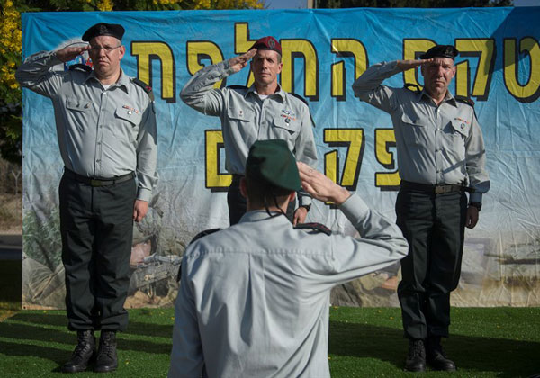 מימין לשמאל: תא"ל דניאל (דני) ברן; אלוף נדב פדן, ראש אגף תקשוב, ותא"ל רמי מלאכי, מפקד יחידת לוטם. צילום: דובר צה"ל