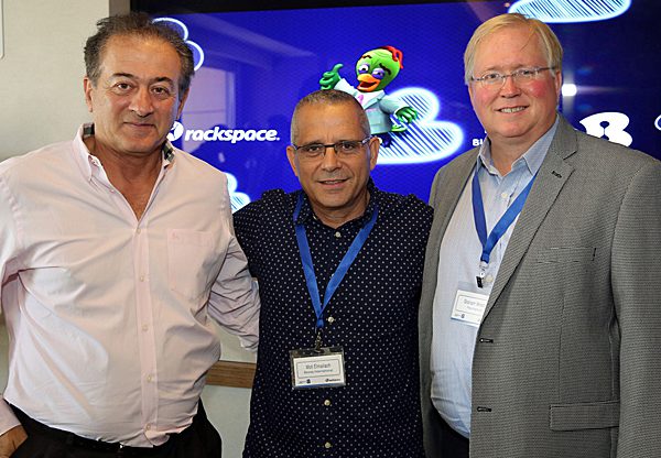 מימין: גרהאם ווסטון, יו"ר ומייסד Rackspace; מוטי אלמליח, מנכ"ל בזק בינלאומי; ואלכס פינצ'ב, סמנכ"ל בכיר ונשיא מכירות ושיווק גלובלי ב-Rackspace