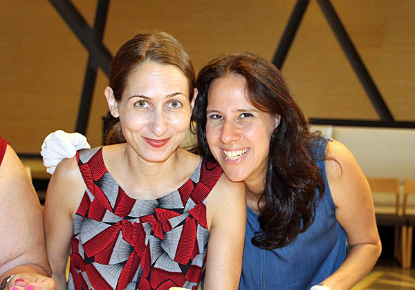 מימין: מור מסינג, מנהלת שיווק ותפעול ב-CodeValue; וקרני מהרש"ק, מנהלת שיווק אזורית בכירה ב-VMware