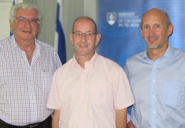 מימין לשמאל: פיטר הוליני, שגריר סלובקיה בישראל; עוזי שדה, ISERD; יוסי פיקל, נשיא לשכת המסחר ישראל-סלובקיה