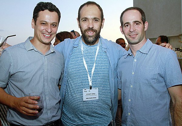מימין: עופר גפני, מנהל תחום מוצרים ופרויקטי בסלקום; עמוס רוזנבויים, סמנכ"ל הטכנולוגיות של אואזיס; שמעון ואכניש, ארכיטקט פתרונות ענן ו-IP באריקסון