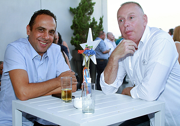 מימין: נועם יעקב, מנהל המכירות של אואזיס; ואילן אמיר, מנהל ה-IT של אורביט