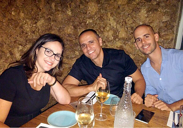 אנשי U-BTech. מימין: שחר לסרי, מנהל טכנולוגיות ראשי ופריסייל; אודי לפיד, סמנכ"ל מכירות ושיווק; ו-ויקי זלטקין, מנהלת תיקי לקוחות