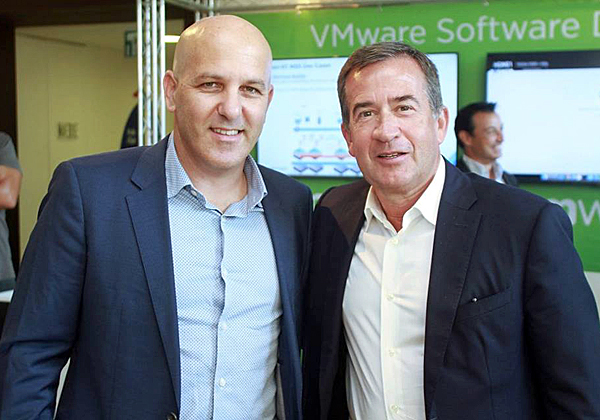 מימין: ז'אן פייר ברולארד, סגן נשיא בכיר ומנכ"ל אזור EMEA ב-VMware, ונתי אמסטרדם, מנכ"ל VMware ישראל