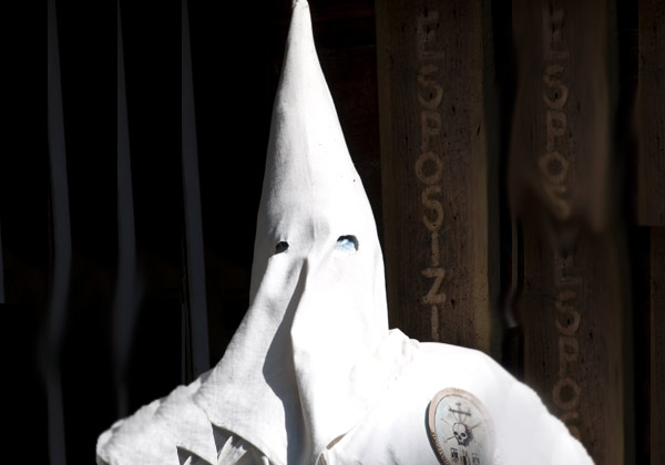 אין יותר מקום ברשתות החברתיות. הקו קלוקס קלאן. צילום: BigStock