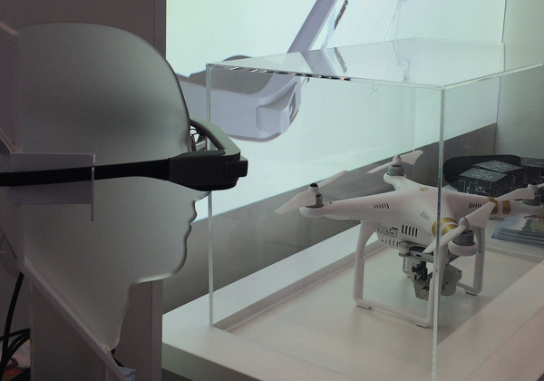 משקפי Moverio של אפסון. כי רחפנים זו לא מילה גסה. צילום: יח"צ