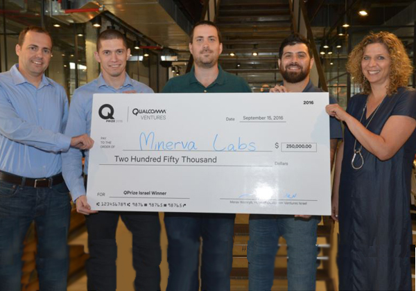 מימין לשמאול: מרב וינריב, דירקטורית ומנהלת קוואלקום ונצ׳רס ישראל; ארז ברימן, Co-Founder and CTO; עמרי מויאל, Co-Founder and VP Research; דודי גלדשטיין, Director of Business Development, ובועז פאר, דירקטור בקוואלקום ונצ'רס. צילום: תמר מצפי