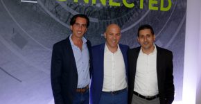 מחוברים גם בכנס בברצלונה. מימין: אופיר זמיר, מנהל אזורי בכיר ב-VMware; נתי אמסטרדם, מנכ"ל VMware ישראל; ואלי שקד, מנהל לקוחות אסטרטגיים בחברה