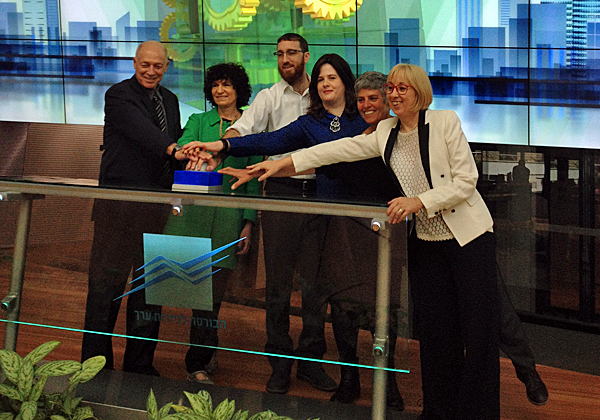 מימין: חני שיטרית בך, אלה אלקלעי סמנכ"לית IBI, ציפי בורנשטיין, איציק קרומבי, אלה מטלון ואמנון נויבך