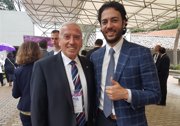 שמעון ברונר, מנמ"ר משרד הכלכלה (משמאל), עם סגן שר התקשורת והתקשוב של ממשלת קולומביה, דניאל קווינטרו קאלה