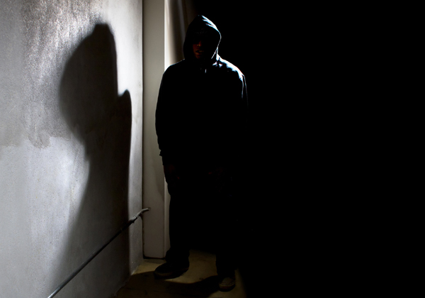 החושך מוציא לאור. אילוסטרציה: BigStock