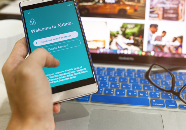 משכירים ב-Airbnb? בקרוב כנראה שתצטרכו לשלם מס. צילום: BigStock